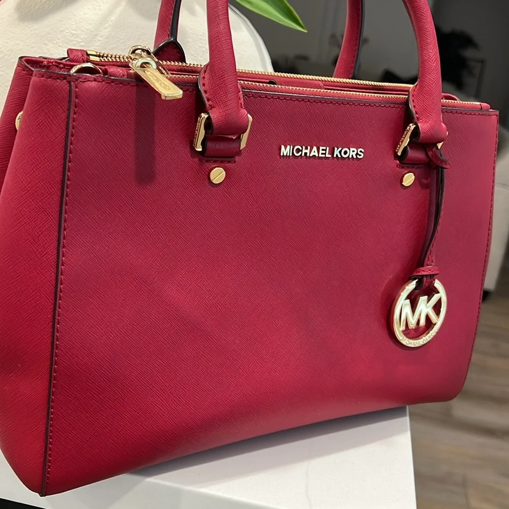 ❤️MICHAEL KORS BAG & WALLET.